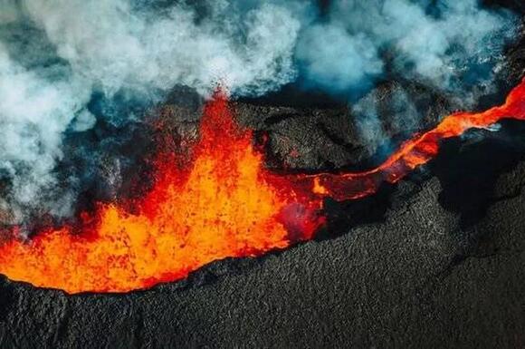 Chief of War's Jason Momoa 'blessed' by Hawaii volcano's first eruption ...