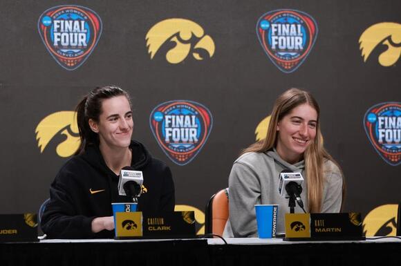 Caitlin Clark responds to Kate Martin making her feelings clear on former  Iowa teammate - NewsBreak