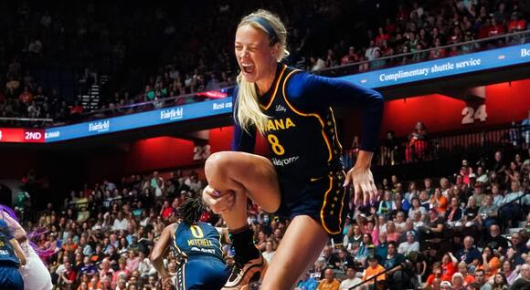 Sophie Cunningham Shows Off Her “Good” Incredibly Long Leg with a Trick  While Watching College Football During Recovery from Season-Ending Knee  Surgery [VIDEO] - NewsBreak