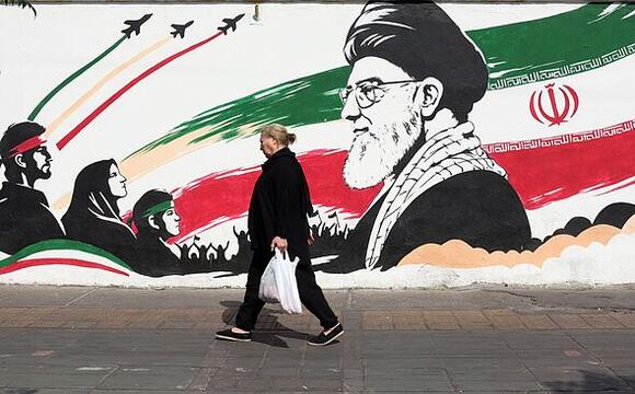 Iran signals closer ties to Russia despite Trump and Putin's relationship