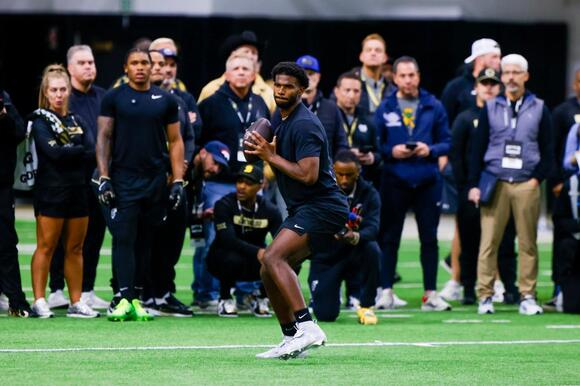 Tom Brady Reveals the Advice He Texted To Shedeur Sanders During His  Historic NFL Draft Slide - NewsBreak