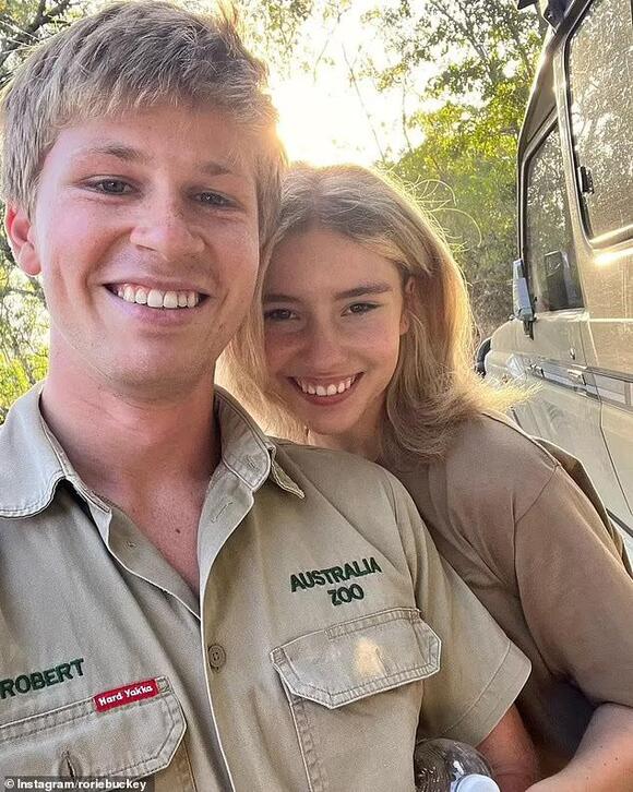 Bindi Irwin shares rare photos of her extended family as she celebrates ...