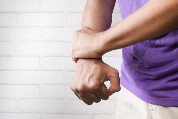 Why Some People Are Born With an Extra Rib and Never Notice - NewsBreak