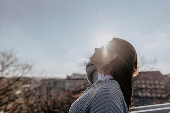 Some People Sneeze When They Step Into Sunlight – Here's Why - NewsBreak