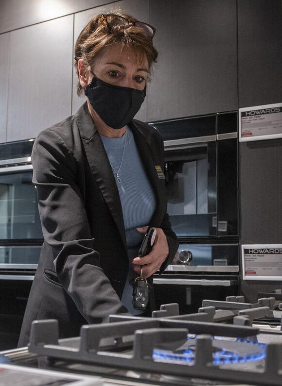 Bake A Pizza Or Do Your Laundry At Howard S Appliances New Marina Pacifica Store News Break