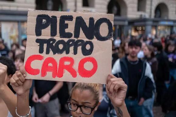 Bare shelves in southern Italy as truck drivers protest cost of living