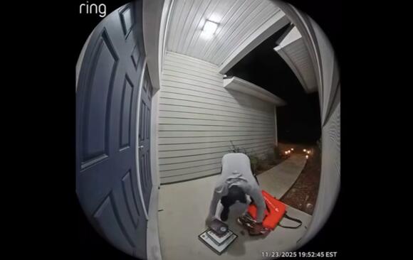 DoorDash Driver Caught on Camera Putting Dropped Chicken Wing Back in ...