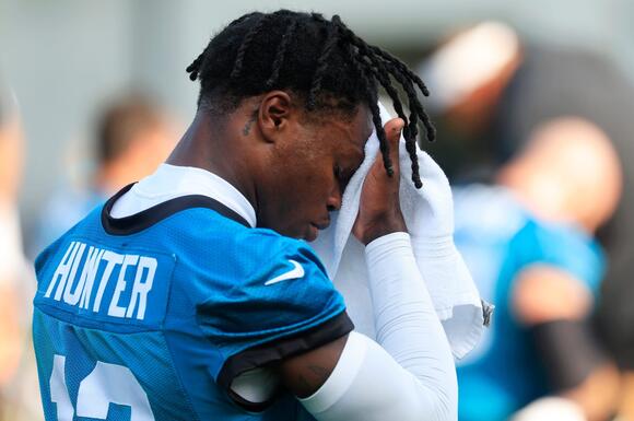 NFL world reacts to embarrassing Travis Hunter news - NewsBreak