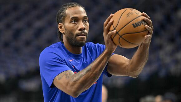 Kawhi Leonard explains curious move in his first game back with the Raptors
