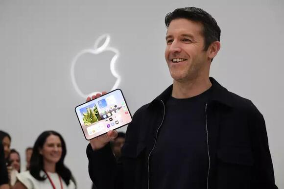 Apple Store doors swing open globally for the new iPhone Duo