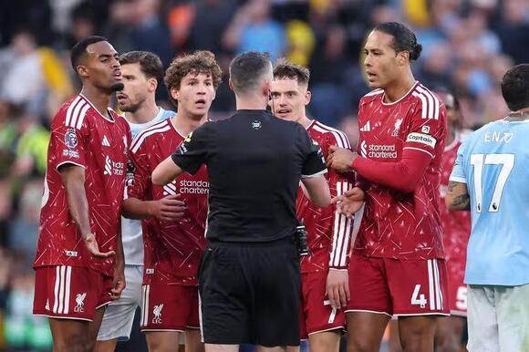 Ex-Premier League referee spots Chris Kavanagh 'problem' over Ryan ...