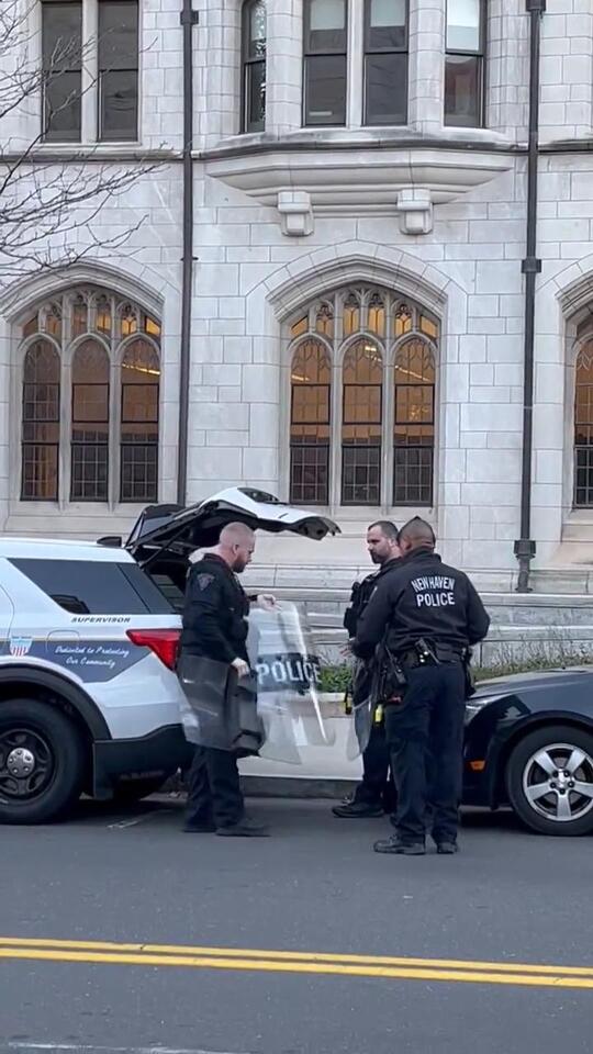 Police storm Yale University’s campus with riot gear, arrest students ...