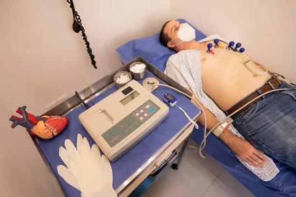 Men Over 50: The ‘Silent AFib’ Risk Doctors Say You May Not Feel Until ...