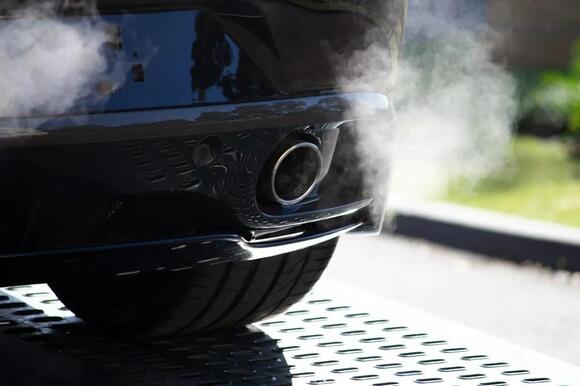The Reason Your Car's Engine Shuts Off at Red Lights - NewsBreak