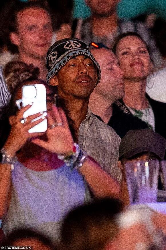 Matthew McConaughey shares a hug with Ronnie Wood in star-studded crowd ...