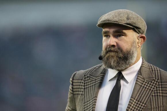 Jason Kelce Makes Unfortunate Blunder During Washington Commanders Game ...