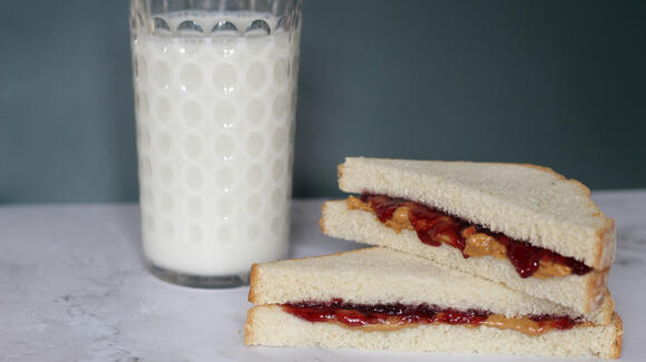 Bruce Springsteen's Favorite Sandwich Is An All-American Classic ...