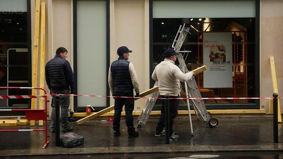 Paris’ Louvre, other top museums will shut down Saturday over protest violence fears