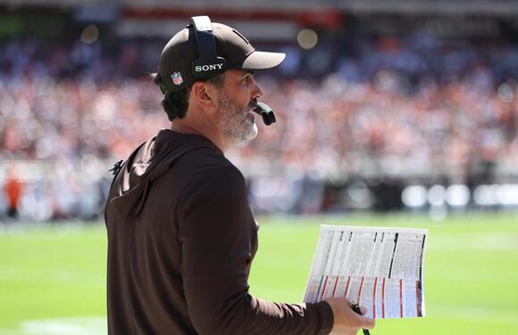 Shedeur Is Stuck in Hell' – NFL Analyst Calls Out Browns HC Kevin Stefanski  for Latest Disrespect of Deion Sanders' Son - NewsBreak