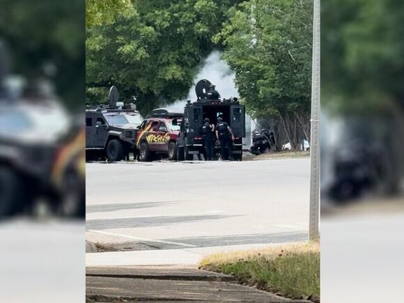 Subject in custody after Virginia Beach shopping center car barricade ...