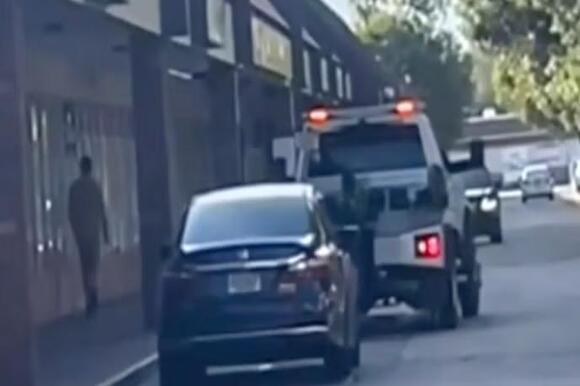 Tow truck driver arrested for towing vehicle with 4-year-old still ...