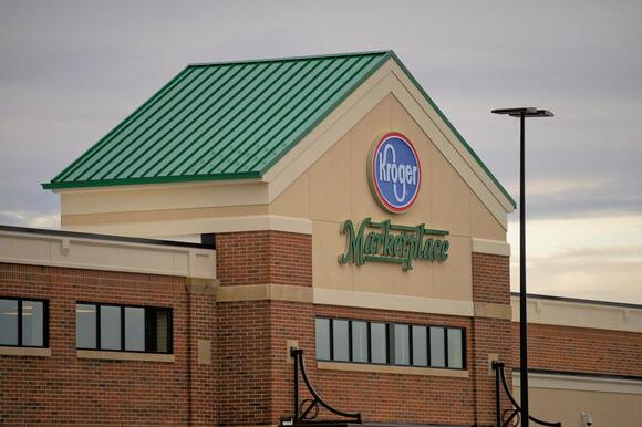 Georgia Woman Asks Man to Grab Item on Top Shelf - Then His Wife Steps ...