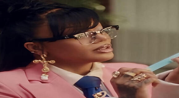 GloRilla stars in Ray-Ban Meta Glasses ad [VIDEO] - NewsBreak