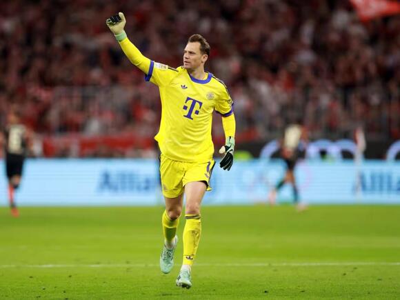 Manuel Neuer draws level with Messi and Müller ahead of Arsenal showdown