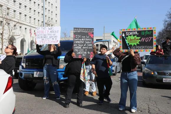 Thousands Marched On Downtown L.A. and Shut Down The 101 Freeway To ...