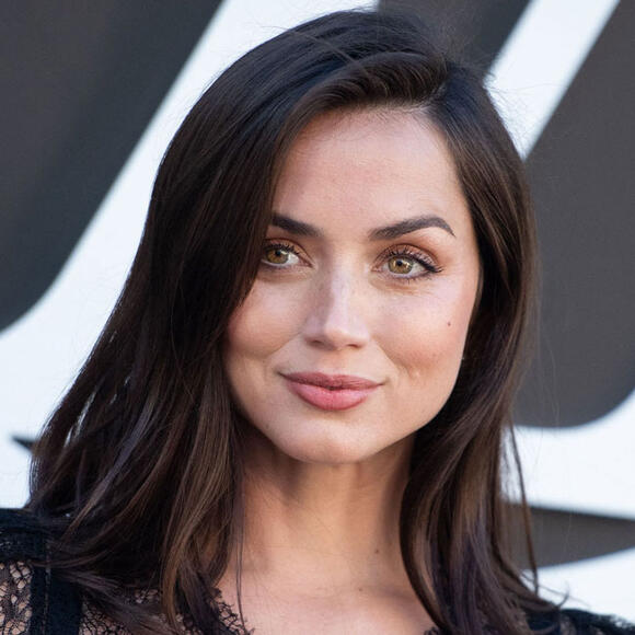 Fans React To Ana De Armas 'Blushing' As Soon As Tom Cruise's Name Is ...