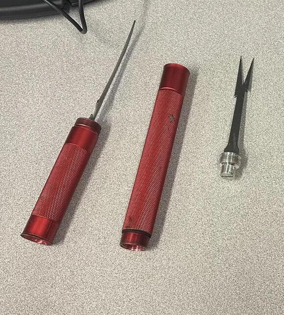 Man with weapons hidden in cane tried to get into courthouse