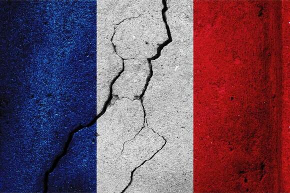 French Bonds Breach 5%, Briefly Overtaking U.S. Treasurys: Why It Matters For American Investors