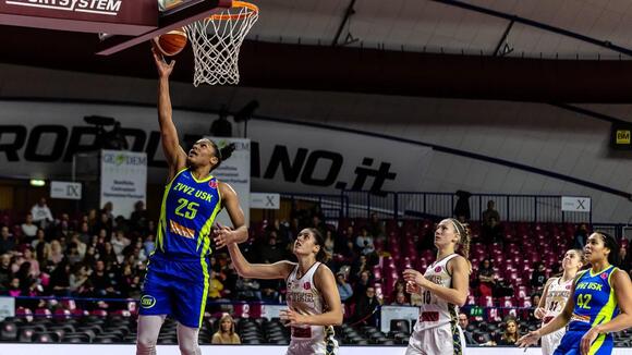 Angel Reese’s reaction to Caitlin Clark’s big shot goes viral - NewsBreak
