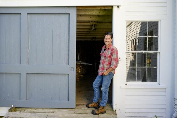 Jonathan Knight to Host New HGTV Series ‘Crashers’ - NewsBreak