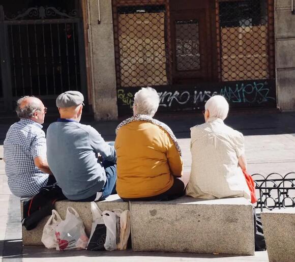 5 Red Flags That Show Your Neighbors Are Plotting Against You - NewsBreak