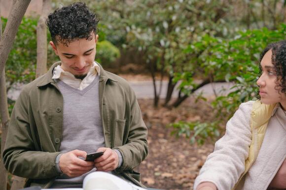 8 Shocking Behaviors That Suggest He's Up to Something - NewsBreak