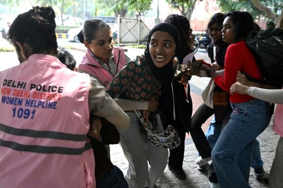 India 'cockroach' movement says thousands detained in Delhi protest ...