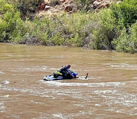 Heroic passersby rescue dad, two young sons from drowning in Colorado River