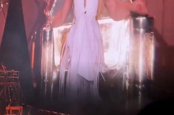 Beyonce's 'Renaissance robot' pours her a special drink during opening ...