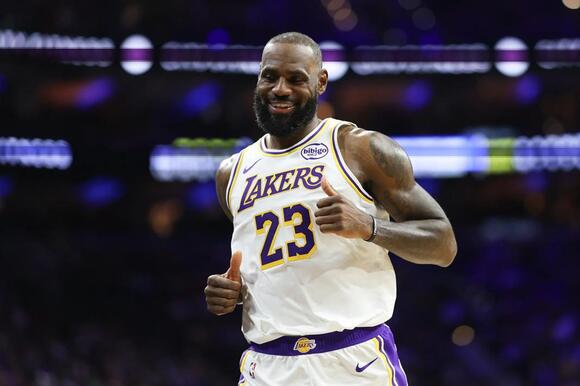 WATCH: Lakers Star LeBron James Makes Young Fan's Night After Clutch  Scoring Spree - NewsBreak