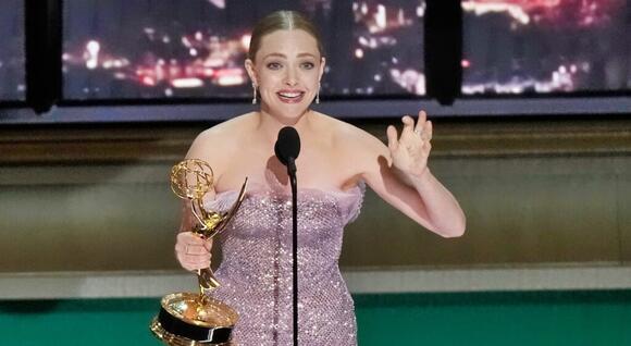 My Boobs Fell Out: Hollywood Star Amanda Seyfried Had Unfortunate Red  Carpet Wardrobe Malfunction - NewsBreak