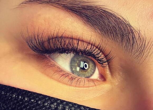 Why Some People Are Born With Two Rows of Eyelashes - NewsBreak