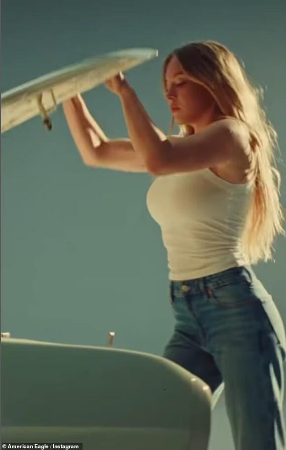 Sydney Sweeney's brother Trent mocks the backlash over his sister's American Eagle campaign - NewsBreak