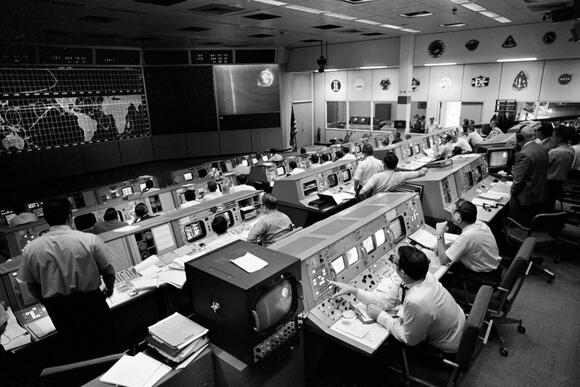 20 Vintage Photos That Perfectly Capture NASA in the 1960s - NewsBreak