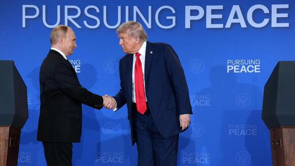 Opinion: Trump can't deliver Ukraine to Putin -- and he should stop trying to