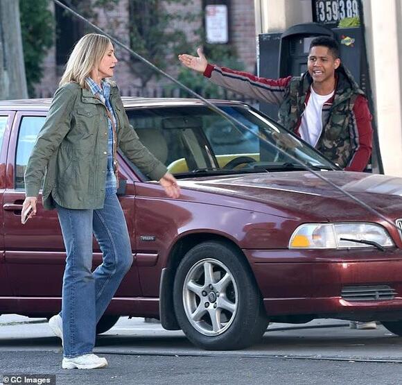Cameron Diaz films dramatic car scene on set of Netflix action comedy amid  acting return - NewsBreak