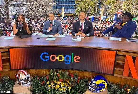 Fans slam Elle Duncan's 'ridiculous' outfit for NFL hosting debut on ...
