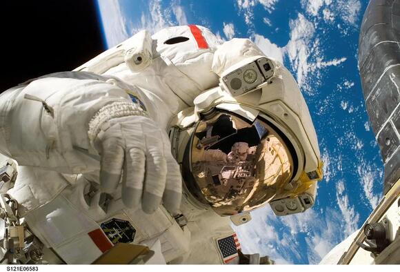 10 Things That Happen to Astronauts' Bodies When They Return From Space ...
