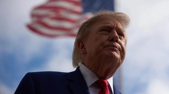 Trump says Pentagon will invest $1.5 B into North Carolina chip production