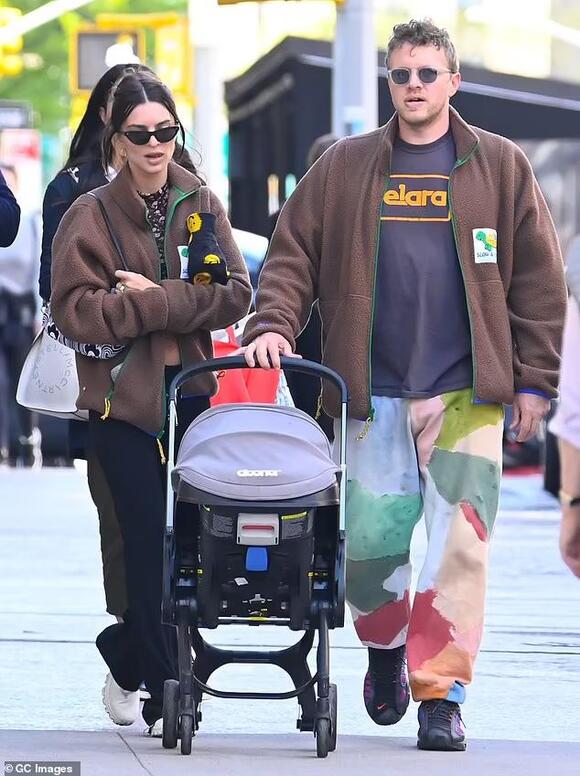 Emily Ratajkowski and Sebastian Bear-McClard finalize divorce - NewsBreak